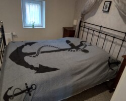 Ausgestattet mit einem Doppelbett... Schlafzimmer Stall Bett