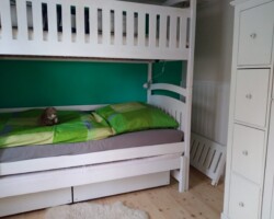 Dieser Raum ist ausgestattet mit einem Doppelstockbett... Schlaf-/Kinderzimmer Doppelstockbett